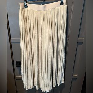 Wynne Layers Skirt Size Large $35